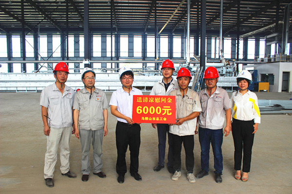 6231563962826569.jpg 馬鞍山市總工會(huì)副主席李國勇一行蒞臨中鋼天源“送清涼”_副本.jpg